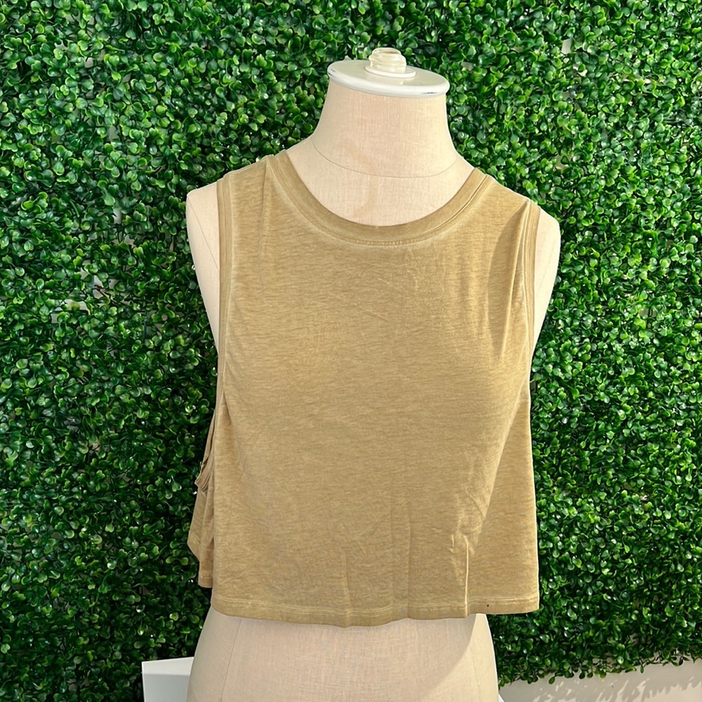 Lululemon crop top